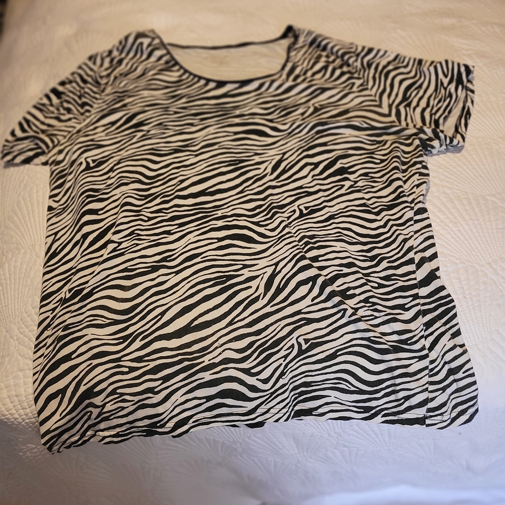 Zebra print t-shirt  Size XL